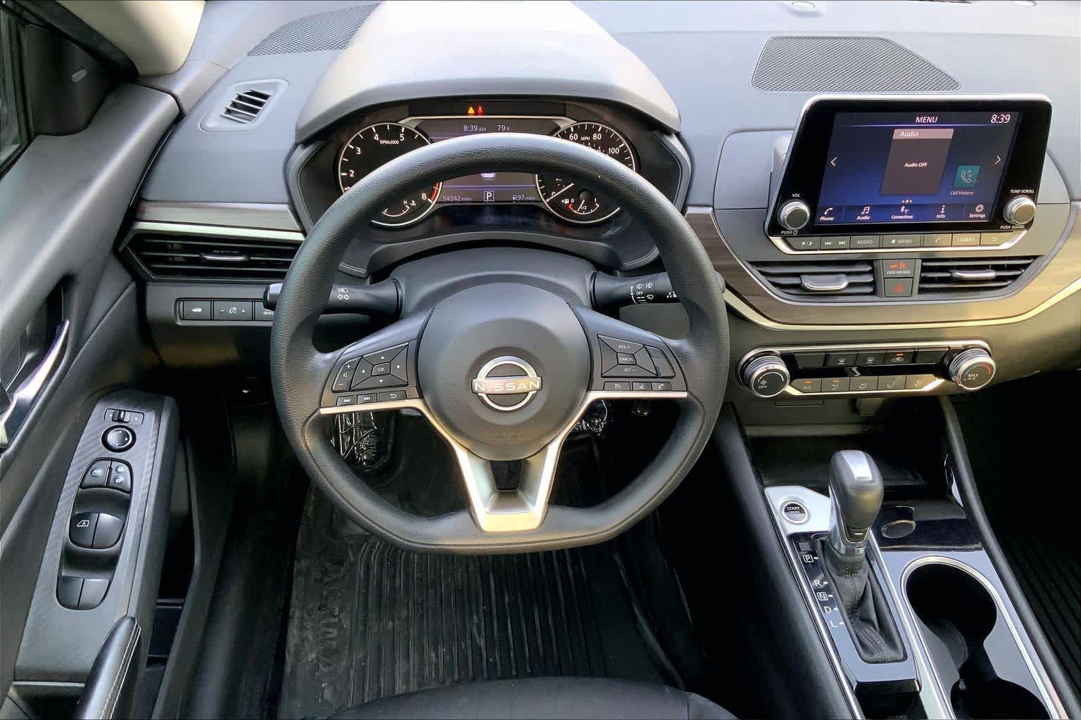Used 2024 Nissan Altima 2.5 SV FWD image 6