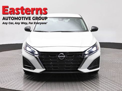 Used 2025 Nissan Altima 2.5 SV FWD image 2