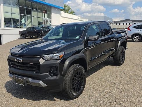 Used 2023 Chevrolet Colorado Trail Boss AWD/4WD image 8