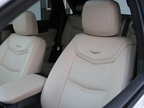 Used 2019 Cadillac XT5 Premium Luxury w/ Driver Assist Package FWD image 7