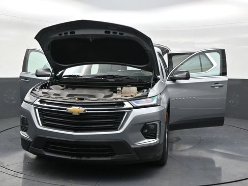 Used 2023 Chevrolet Traverse LS image 33