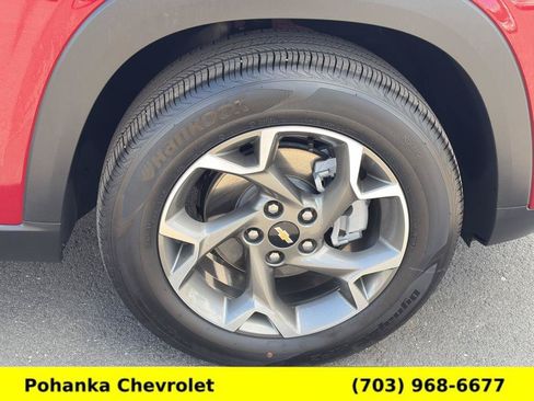 Used 2025 Chevrolet Trax LT FWD image 31