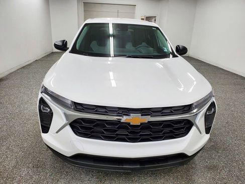 Used 2024 Chevrolet Trax LS FWD image 2
