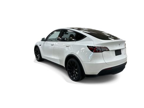 Certified 2023 Tesla Model Y AWD image 4