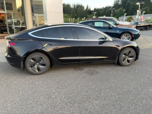 Used 2020 Tesla Model 3 Standard Range RWD image 10