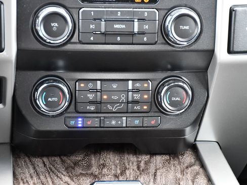 Used 2019 Ford F250 Lariat w/ Lariat Value Package AWD/4WD image 26