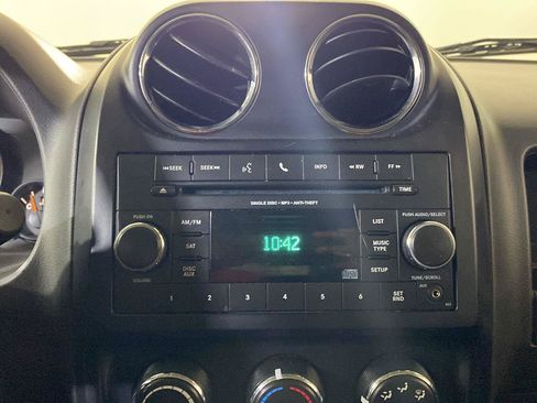 Used 2015 Jeep Patriot High Altitude AWD/4WD image 9