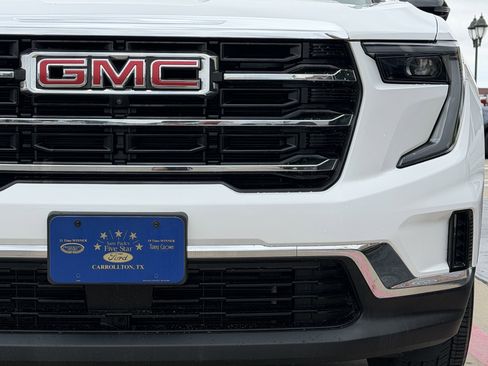 Used 2025 GMC Acadia Elevation FWD image 9