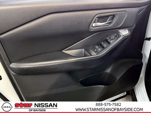 Used 2024 Nissan Rogue SV image 15