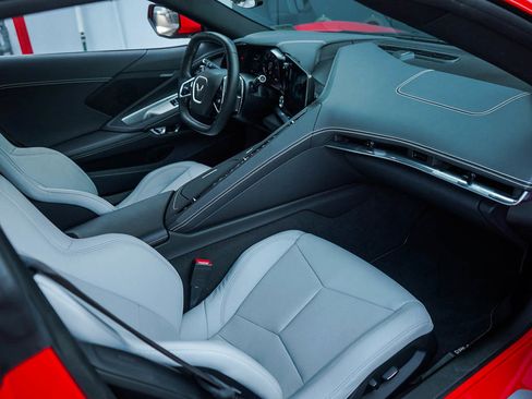 Used 2020 Chevrolet Corvette Stingray Coupe w/ Z51 Performance Package RWD image 20