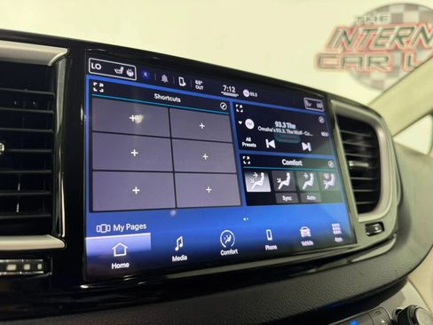 Used 2022 Chrysler Pacifica Touring-L FWD image 18