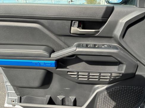 Used 2025 Toyota Tacoma TRD Off-Road AWD/4WD image 18