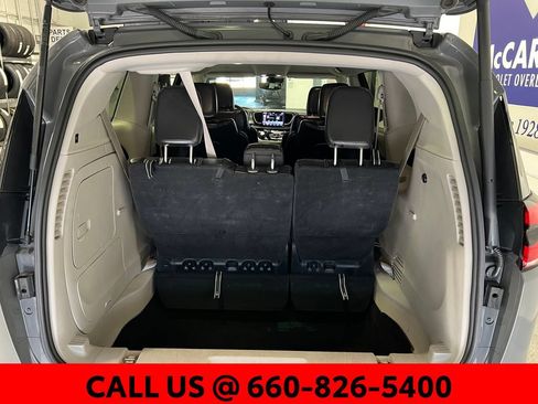 Used 2022 Chrysler Pacifica Touring-L FWD image 30