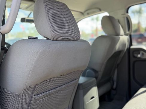 Used 2012 Nissan Frontier SV image 17