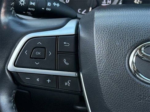 Used 2023 Toyota Highlander XLE image 14