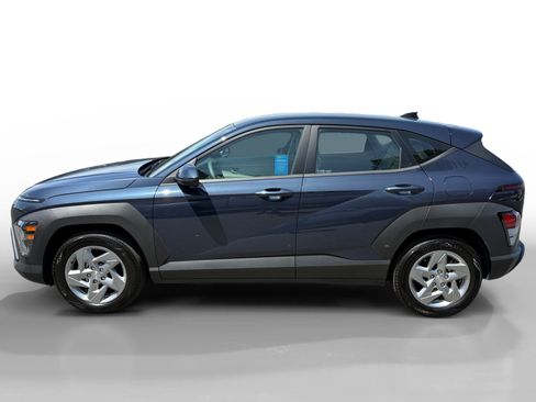 Certified 2025 Hyundai Kona SE FWD image 2