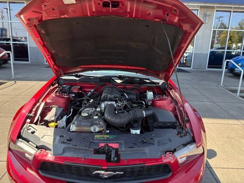 Used 2010 Ford Mustang Premium RWD image 3