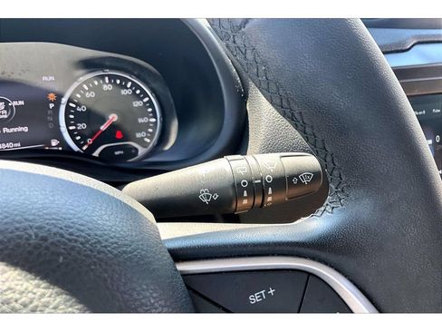 Used 2021 Jeep Renegade Latitude FWD image 20