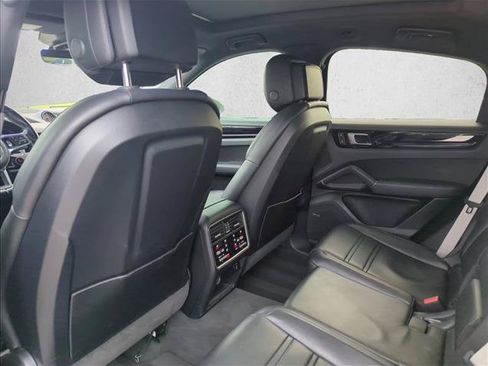 Used 2022 Porsche Cayenne Platinum Edition AWD/4WD image 15