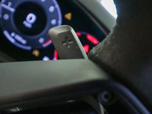 Used 2025 Porsche Cayenne Coupe image 24