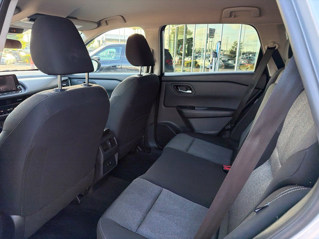 Used 2025 Nissan Rogue SV FWD image 27