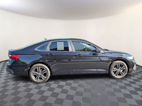 Used 2023 Volkswagen Jetta SE w/ Panoramic Sunroof Package FWD image 7