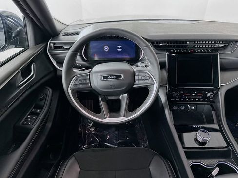 Certified 2024 Jeep Grand Cherokee Altitude image 33