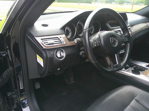 Used 2014 Mercedes-Benz E 550 4MATIC Sedan w/ Premium 1 Package image 10