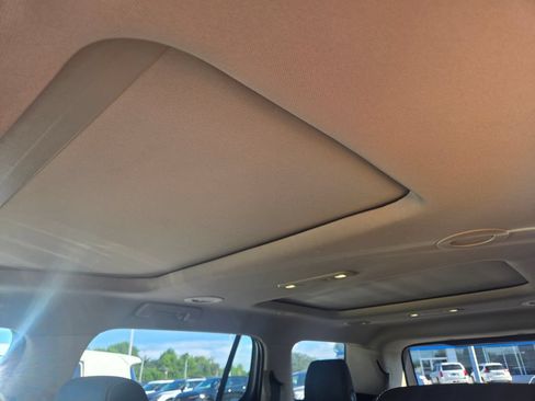 Used 2019 GMC Acadia Denali w/ Technology Package FWD image 11