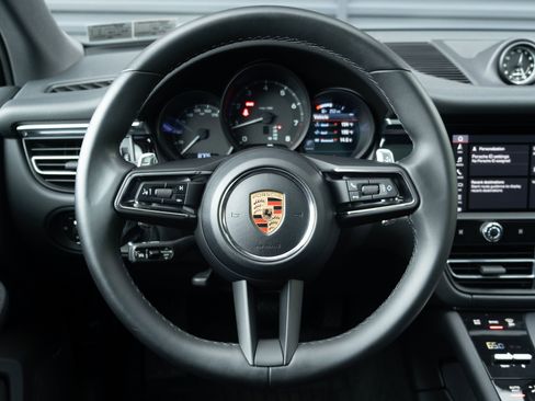 Used 2023 Porsche Macan AWD/4WD image 23