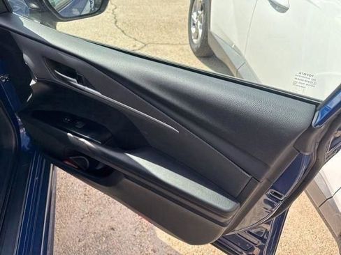 Used 2025 Toyota Camry SE w/ Convenience Package image 37