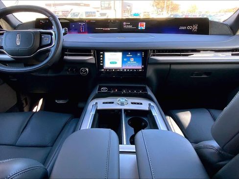 New 2025 Lincoln Navigator Reserve w/ Jet Appearance Package AWD/4WD image 5