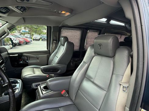 Used 2017 Chevrolet Express 2500 RWD image 15