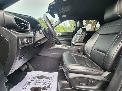 Used 2020 Ford Explorer XLT w/ Equipment Group 202A image 10