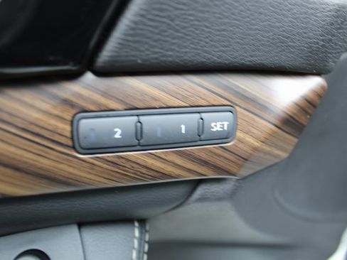 Used 2017 Nissan Maxima Platinum image 10