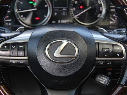 Used 2018 Lexus LX 570 4WD w/ Luxury Package image 34