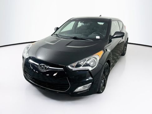 Used 2017 Hyundai Veloster Value Edition FWD image 3
