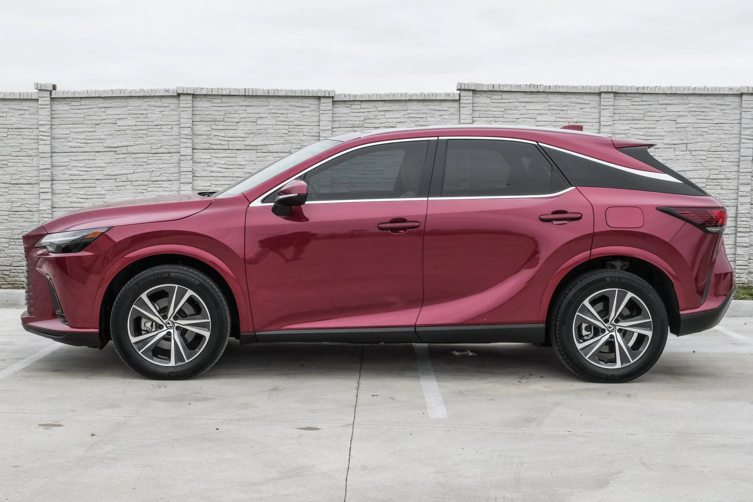 Used 2023 Lexus RX 350 Premium w/ Accessory Package FWD image 13