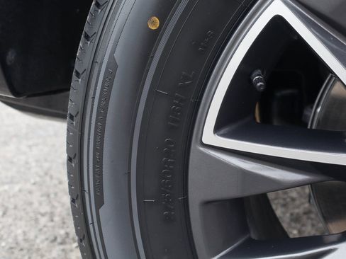 Used 2022 Chevrolet Suburban Z71 w/ Luxury Package image 46