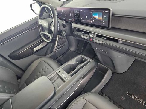 Used 2024 Kia EV9 Wind image 11