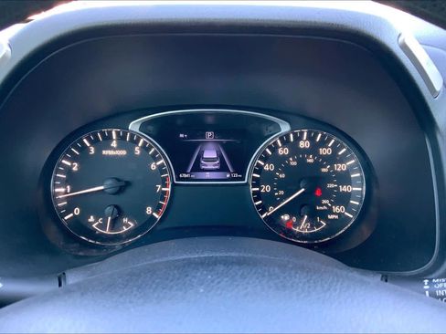 Used 2020 Nissan Pathfinder S FWD image 25