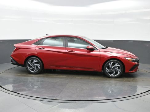 Certified 2025 Hyundai Elantra SEL w/ Cargo Package image 7