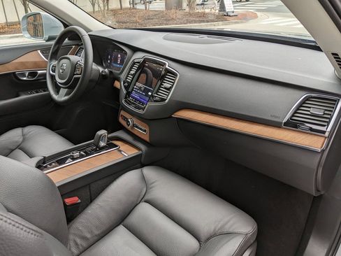 Certified 2024 Volvo XC90 T8 Plus w/ Protection Package Premier image 21