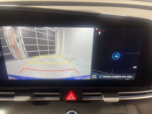 New 2025 Hyundai Elantra Limited FWD image 15