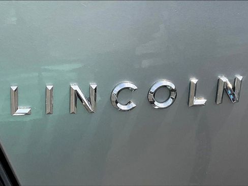 Used 2010 Lincoln MKS FWD image 22