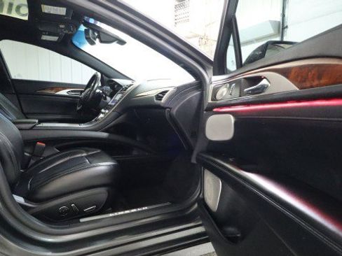 Used 2020 Lincoln MKZ Reserve w/ Luxury Package AWD/4WD image 10