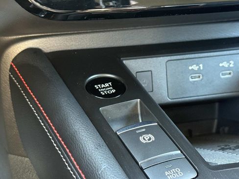 Used 2025 Nissan Kicks SR AWD/4WD image 15