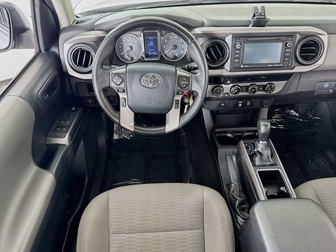 Certified 2018 Toyota Tacoma SR5 AWD/4WD image 18