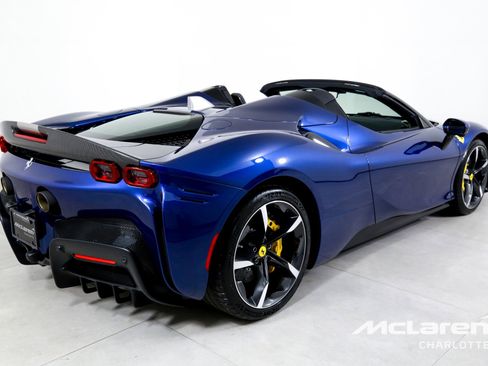 Used 2022 Ferrari SF90 Spider image 9