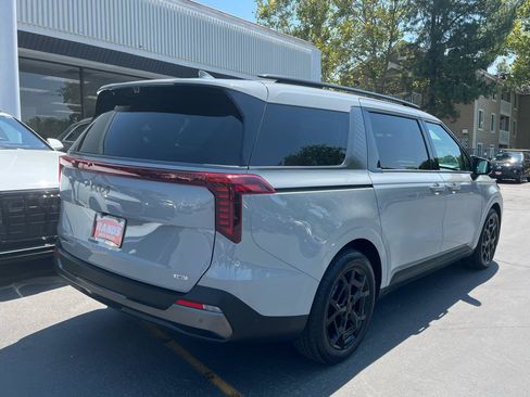 Used 2026 Kia Carnival SX Prestige FWD image 11